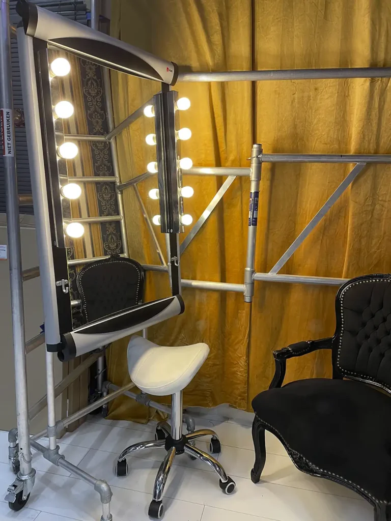 De make-up spiegel in de Fotostudio, voor verhuur en workshops ©Leon Schroder