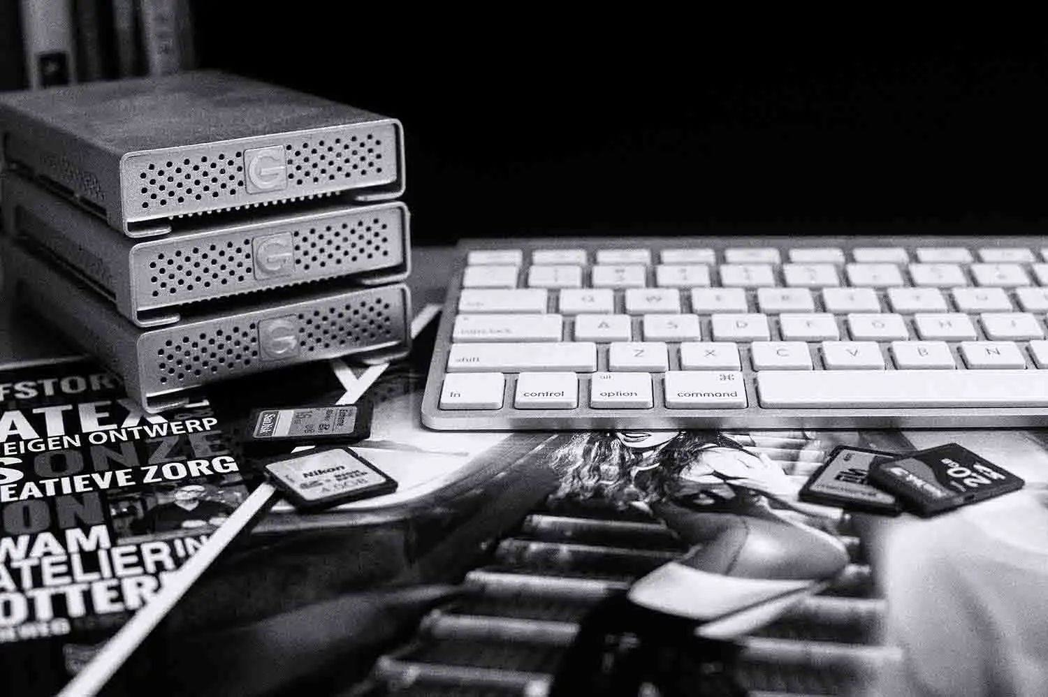 Fotostudio harddrives ©Leon Schroder